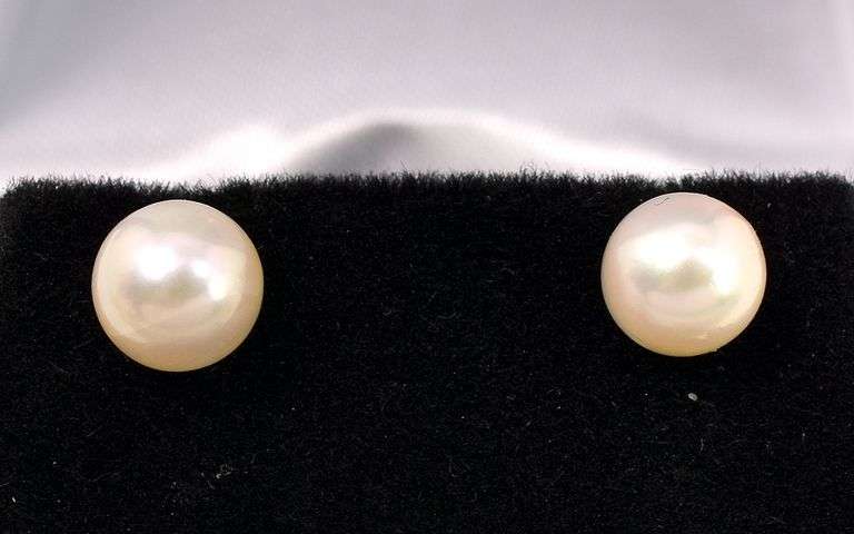 Admirable Pearl Earrings In 14K Yellow Gold