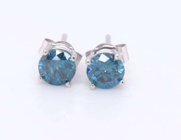 Stunning White Gold approximate 0.75ctw IR Teal Diamond Stud Earrings