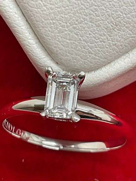 CERTIFIED BRAND NEW LADIES 14K WHITE GOLD AND DIAMOND SOLITAIRE RING