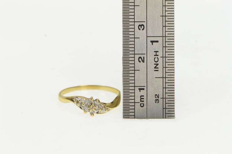 10K Yellow Gold Flower Diamond Round Cluster Vintage Ring