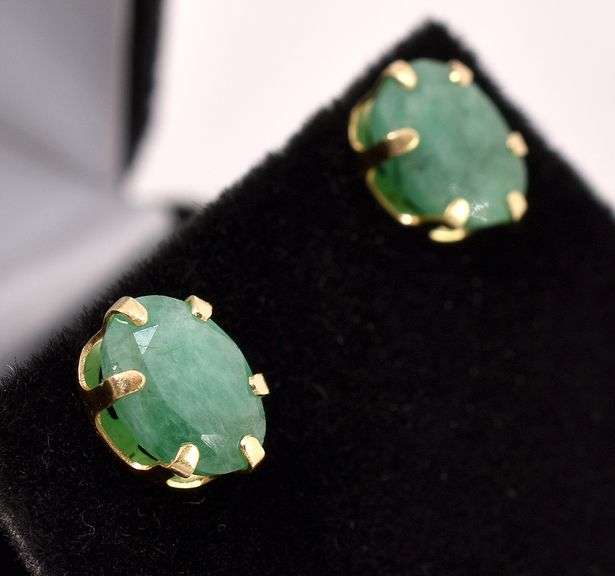 Pretty Emerald Stud Earrings In 14K Yellow Gold