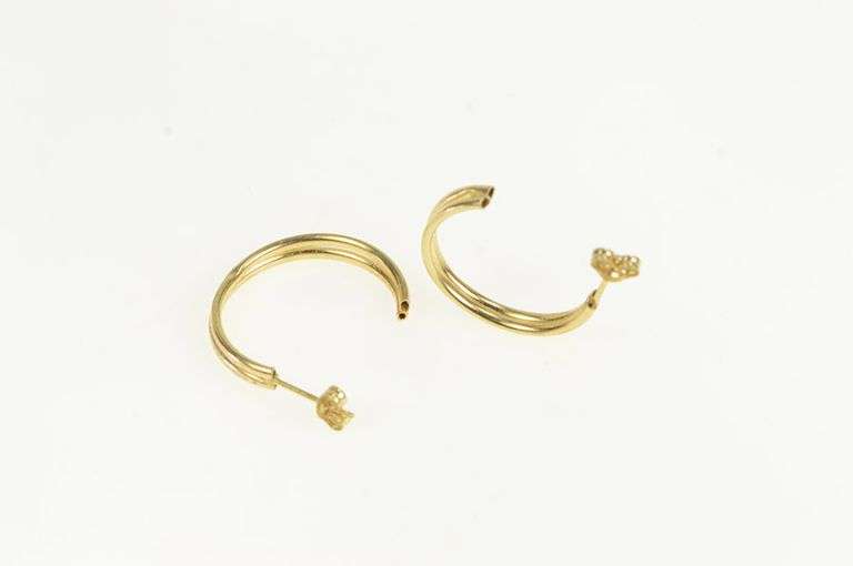 14K Yellow Gold Vintage Classic 18.3mm Semi Hoop Earrings