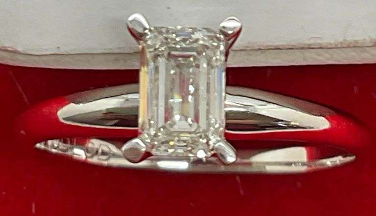 CERTIFIED BRAND  NEW 14K WHITE GOLD AND DIAMOND SOLITAIRE RING