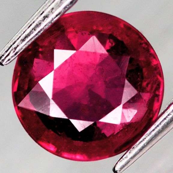 Stunning pinkish red 1.60ct Ruby solitaire