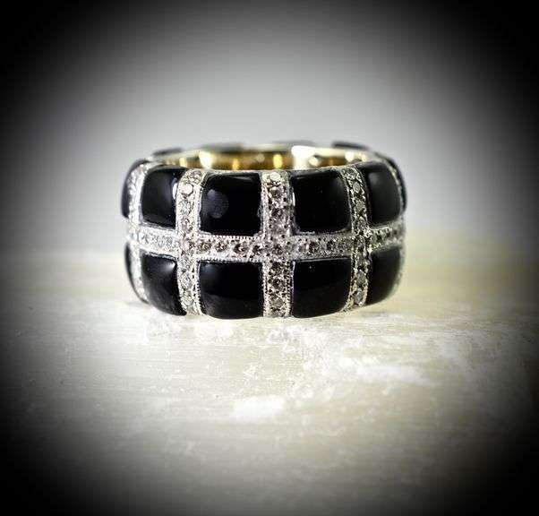 Absolutely Stunning High-End 18K Onyx and Diamond Band