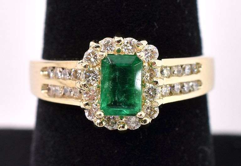 Outstanding Emerald And Diamond Ring In 14K Yellow Gold