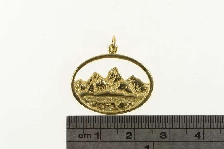 14K Yellow Gold Mount Everest Mountain Range Souvenir Charm/Pendant