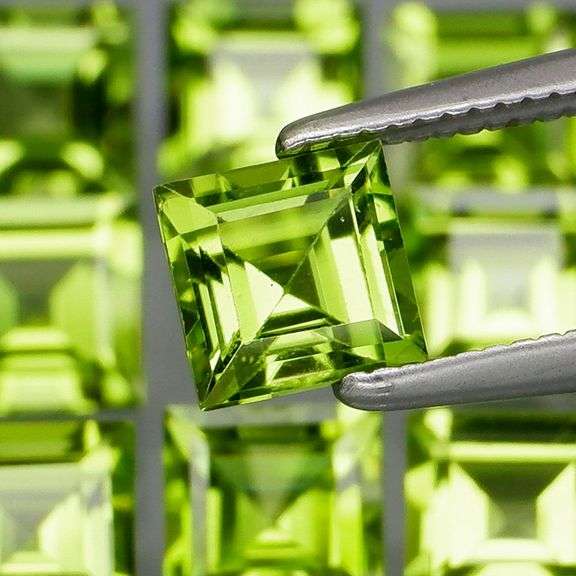 Princess cut unheated! 6.51ct Peridot set