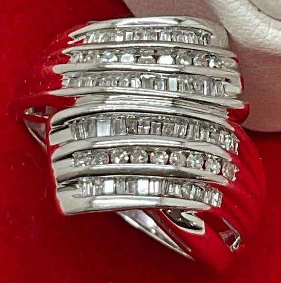 CERTIFIED BRAND NEW LADIES 10K WHITE GOLD AND DIAMOND RING