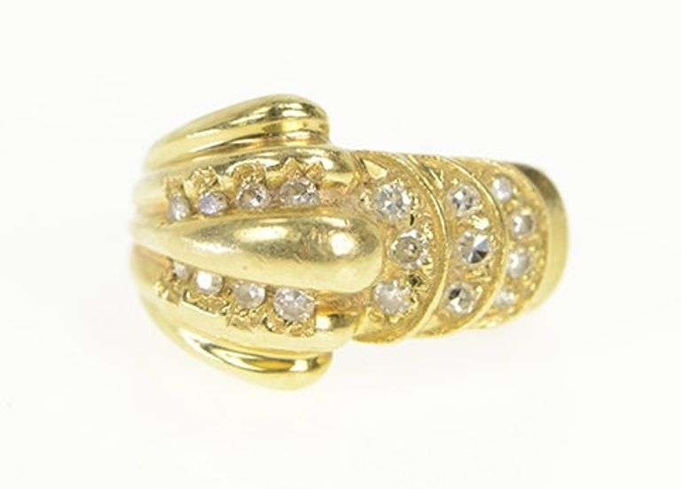 14K Yellow Gold 1940's 0.20 Ctw Diamond Encrusted Scalloped Ring