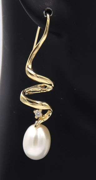 Elegant Yellow Gold Fresh Water Pearl and Diamond Zig Zag Dangle Earrings