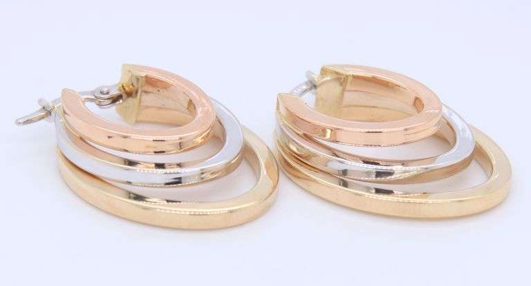 Fantastic Tri Color Gold Graduted Oval Hoop Earrings