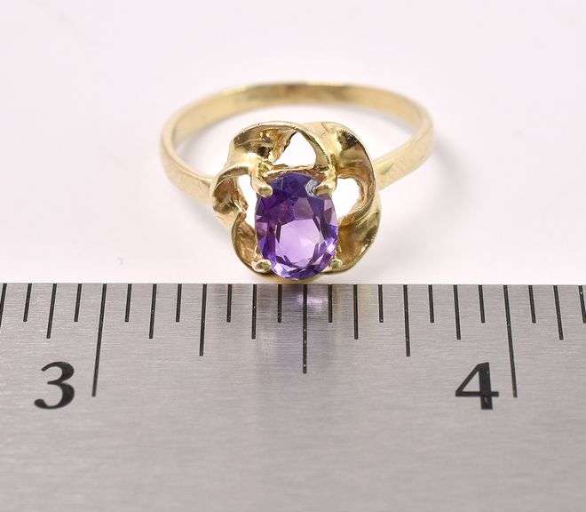Beauteous Purple Amethyst Ring In Yellow Gold