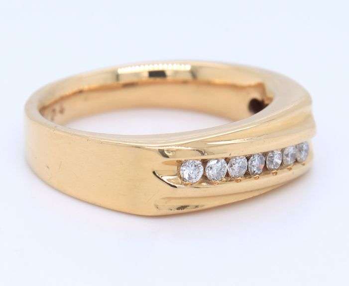 Gent's Yellow Gold Diamond Ring
