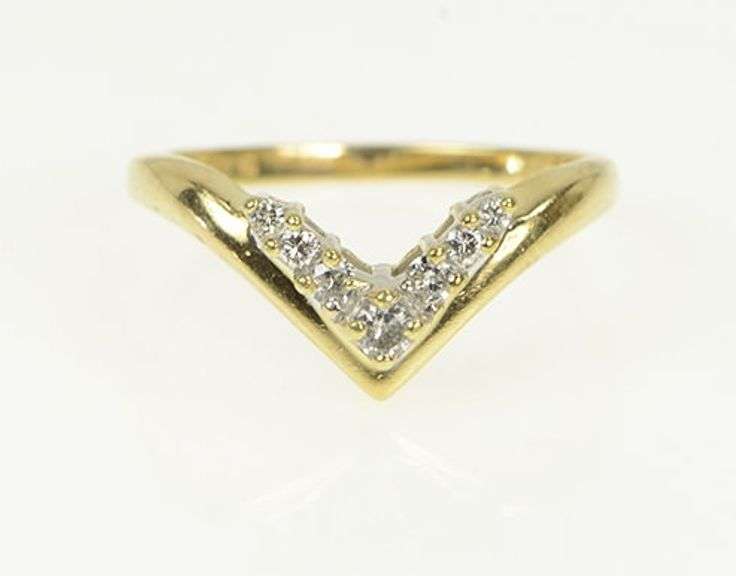 14K Yellow Gold 0.25 Ctw Chevron Diamond Wedding Band Ring