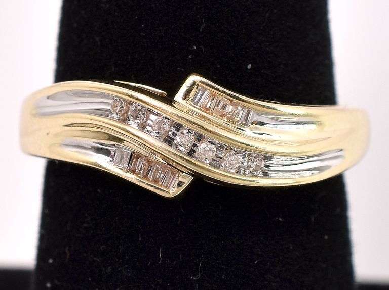 Darling Diamond Ring In Yellow Gold