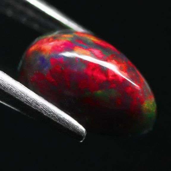 Glistening 1.57ct Welo Black Opal