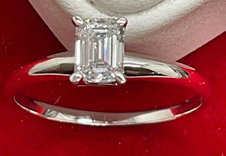 CERTIFIED BRAND NEW 14K WHITE GOLD AND DIAMOND SOLITAIRE RING