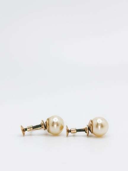 BEAUTIFUL PEARL EARRINGS IN SOLID YELLOW GOLD