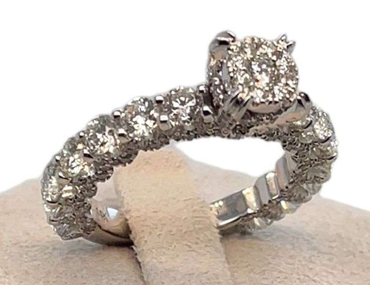 14K WHITE GOLD ENGAGEMENT RING WITH DIAMONDS