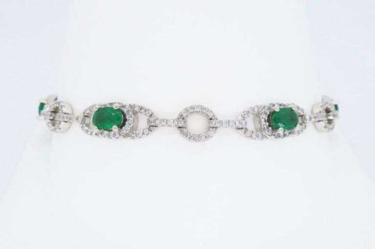 Stunning Emerald & Diamond Bracelet Made in White Gold