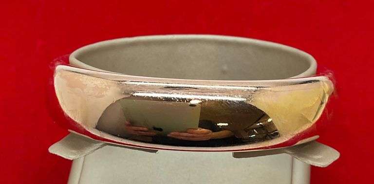 14K GOLD BANGLE BRACELET. HEAVY AND LARGE