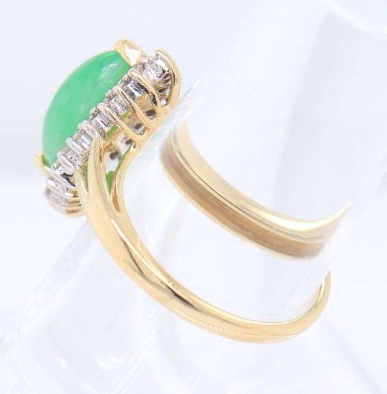 Gorgous Yellow Gold Green Jade and Diamond Ring