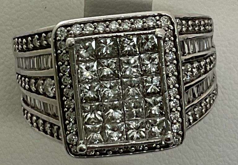 BRAND NEW LADIES 14K WHITE GOLD AND DIAMOND RING
