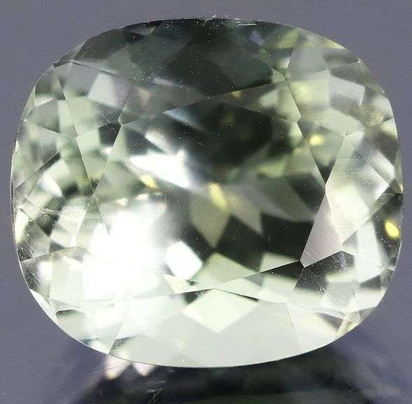 Brilliant 6.90ct platinum green Amethyst