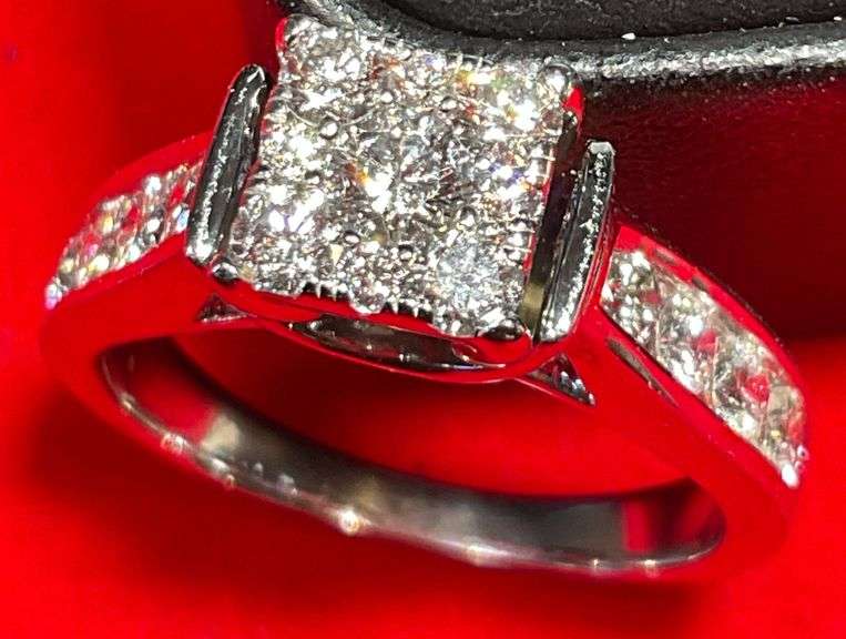 CERTIFIED LADIES 14K WHITE GOLD AND DIAMOND RING