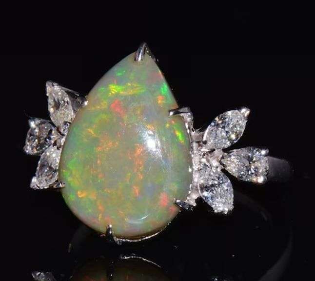 AMAZING 18KT GOLD, AUSTRALIAN OPAL, & DIAMOND COCKTAIL RING!