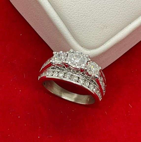 CERTIFIED BRAND NEW 14K WHITE GOLD AND DIAMOND RING