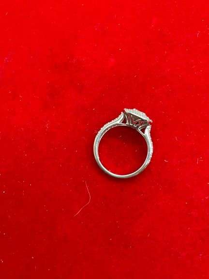 CERTIFIED BRAND NEW LADIES 14K WHITE GOLD AND DIAMOND RING