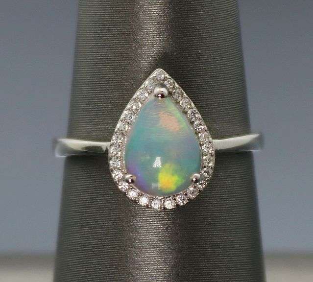 Stunning size 7 Sterling Silver Opal ring