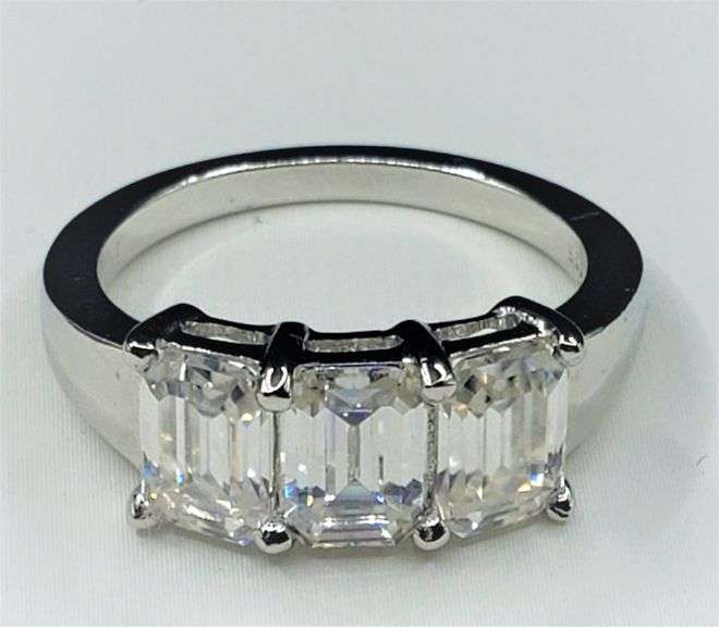 Sparkling 3.05 Ct VVs1 F-G Fire Moissanite Ring