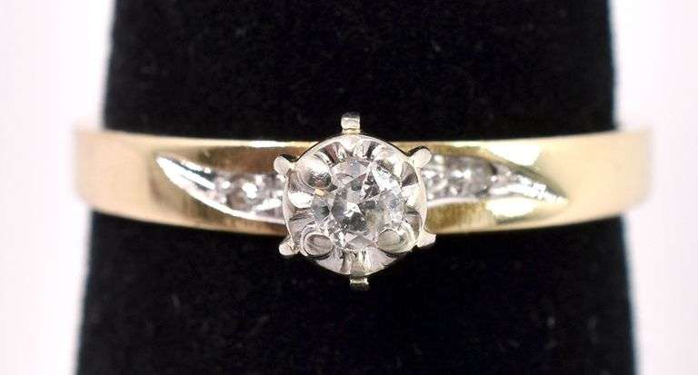 Divine Diamond Ring In Yellow Gold