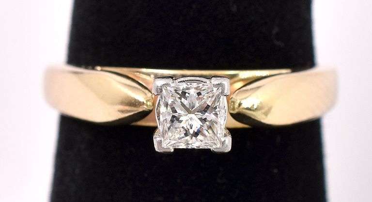 Brilliant Approx. 0.22 CTW Diamond Ring in 14K Yellow Gold