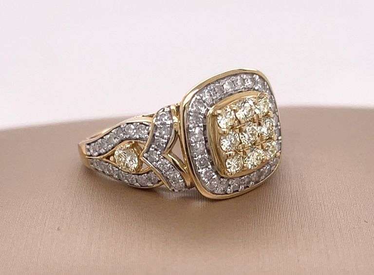 10K YELLOW GOLD RING WITH DIAMONDS