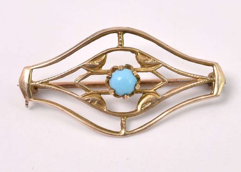 Adorable Turquoise Pin In Yellow Gold