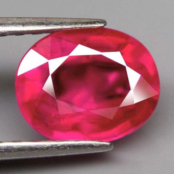 Stunning 2.65ct reddish pink Ruby