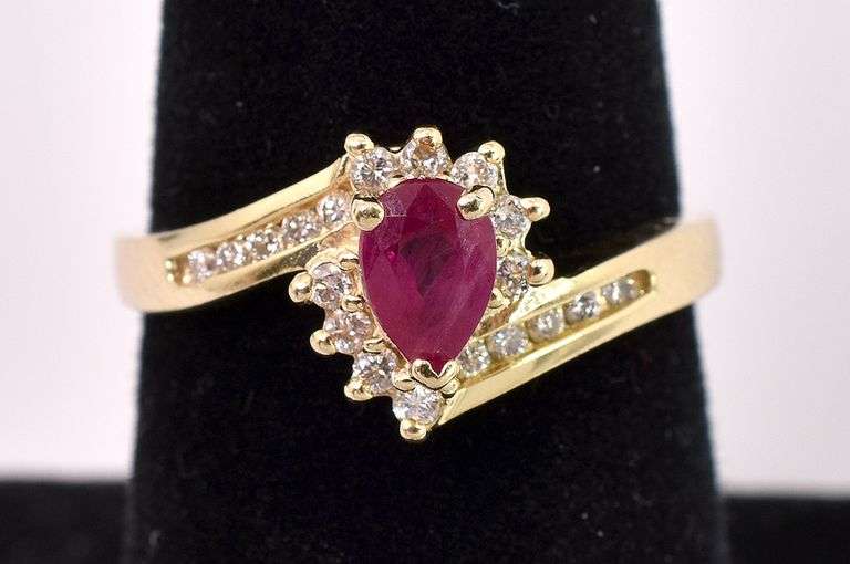 Enticing ruby And Diamond Ring In Yellow Gold