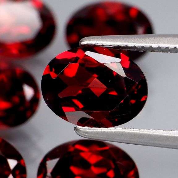 Set of 6 top red VS Garnets weighing 8.88 carats