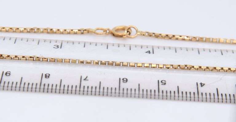 Elegant 18kt Yellow Gold Box Chain Necklace