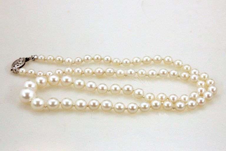Fine Graduated Pearl Necklace