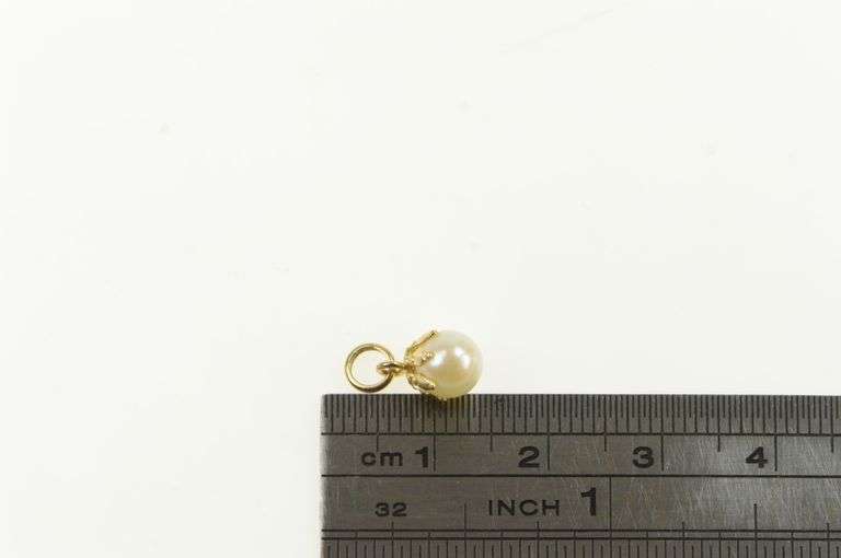14K Yellow Gold Vintage Pearl Classic Simple Ornamental Charm/Pendant