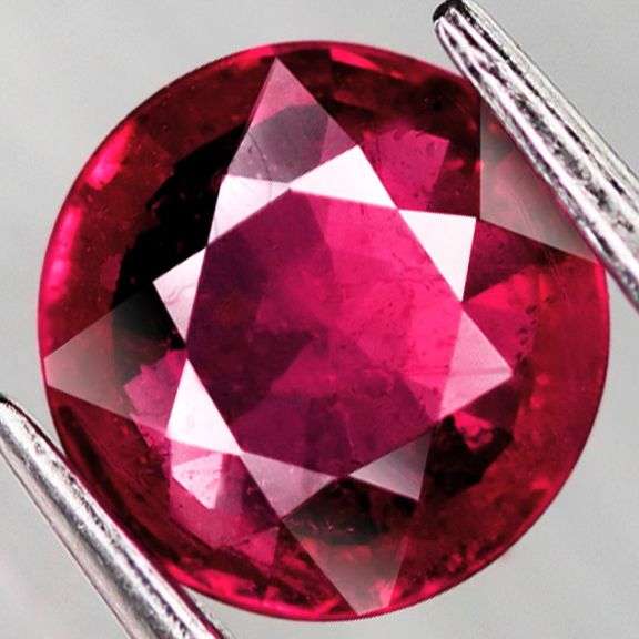 Stunning pinkish red 1.60ct Ruby solitaire