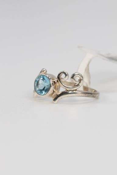 Sterling Silver Natural Blue Topaz Gemstone Ring Size 6
