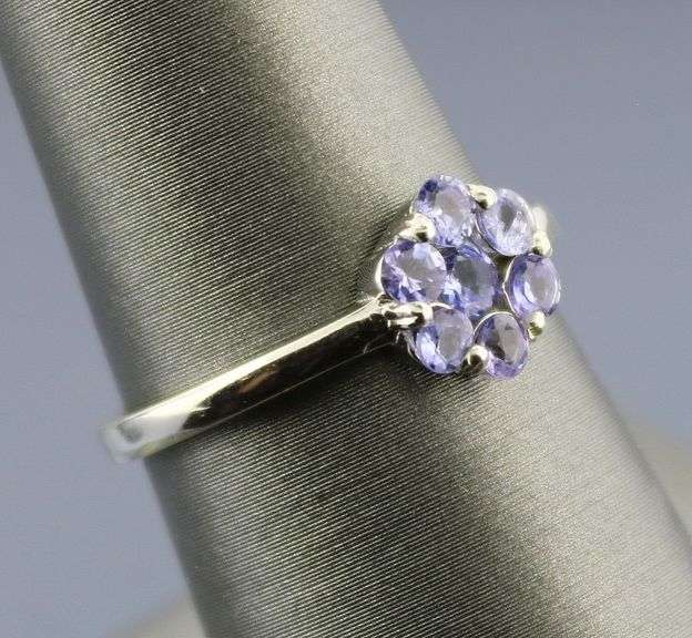 Gorgeous Tanzanite size 7.5 ring set in sterling