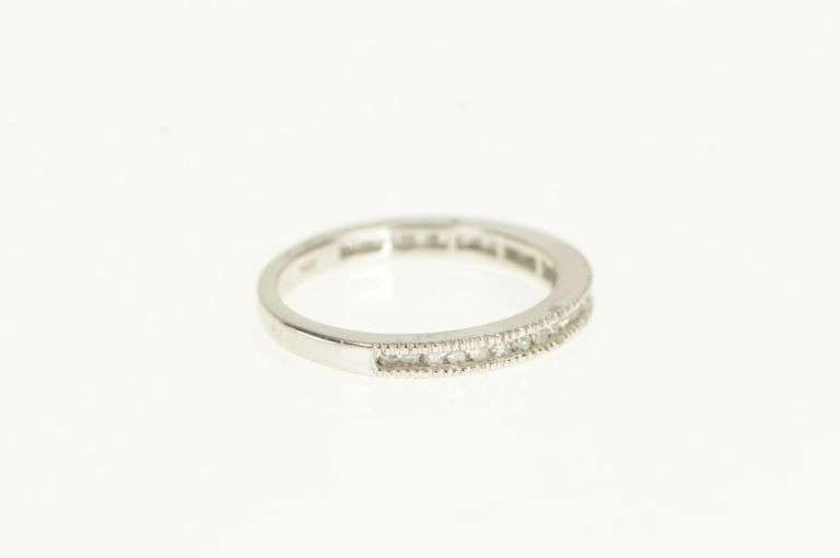 14K White Gold 0.28 Ctw Classic Diamond Vintage Wedding Band Ring