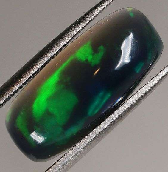 Outstanding 2.82ct full body flashing Black Opal